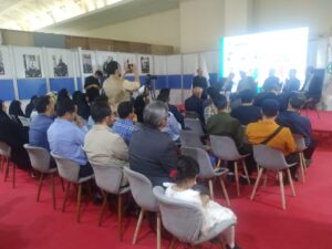 رونمایی از اثر حکیم حکمران در نمایشگاه بین المللی کتاب تهران